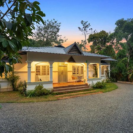 Stayvista At Catherine Cottage With Heater & Board Game Munnar Eksteriør billede